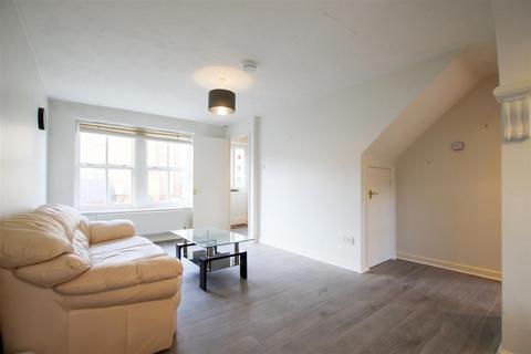 3 bedroom terraced house to rent, Carrick Close, Cambridge CB1
