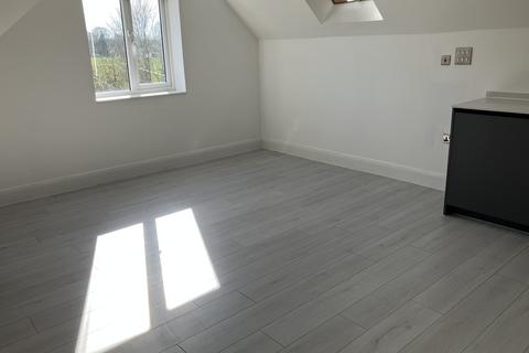 2 bedroom flat to rent, Kingswood Lane, Warlingham, CR6