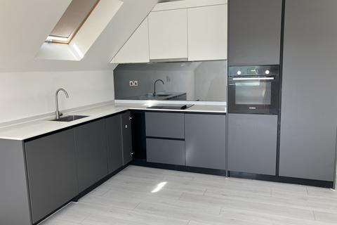 2 bedroom flat to rent, Kingswood Lane, Warlingham, CR6