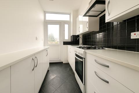 3 bedroom house to rent, Dagenham, RM8