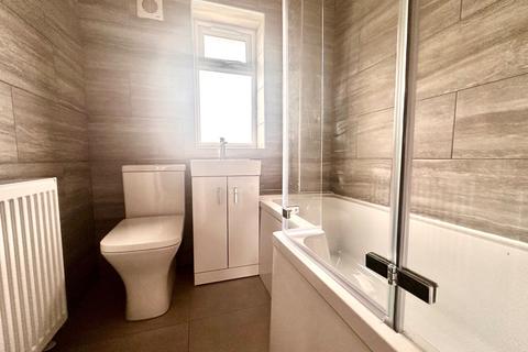 3 bedroom house to rent, Dagenham, RM8