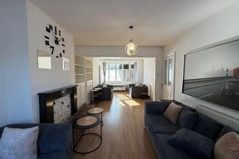 3 bedroom semi-detached house to rent, Bispham Road   Park Royal