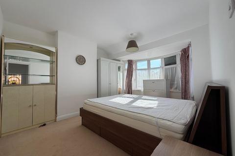 3 bedroom semi-detached house to rent, Bispham Road   Park Royal