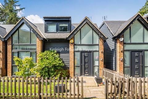 undefined, Edeleny Close, London, N2