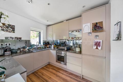 undefined, Edeleny Close, London, N2