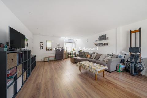 undefined, Edeleny Close, London, N2