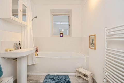 2 bedroom flat for sale, Manor Way, Borehamwood