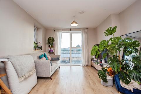 2 bedroom flat for sale, Manor Way, Borehamwood