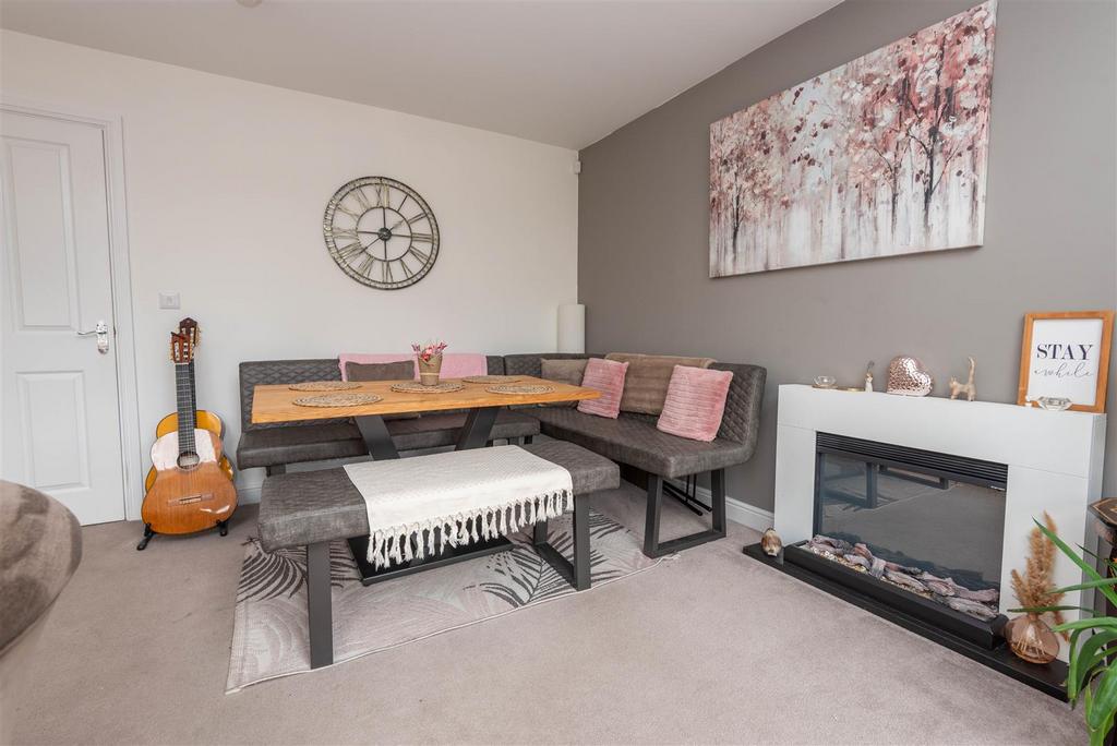 Lounge/Dining Room