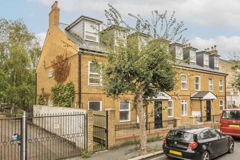 2 bedroom flat to rent, Alpha Street, London SE15