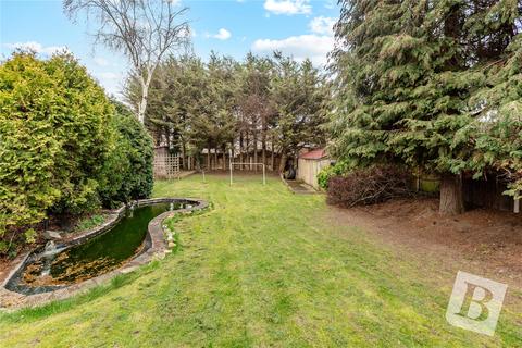 4 bedroom end of terrace house for sale, Bawdsey Avenue, Ilford IG2