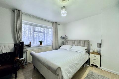 3 bedroom end of terrace house for sale, Silkstream Road, Edgware, HA8