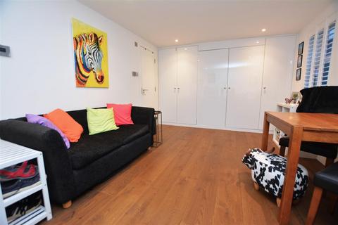 undefined, Silbury Avenue, Mitcham, CR4