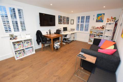 undefined, Silbury Avenue, Mitcham, CR4