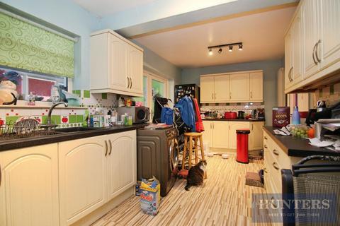 3 bedroom semi-detached house for sale, Raywood Close, Yeadon, Leeds