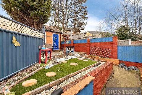 3 bedroom semi-detached house for sale, Raywood Close, Yeadon, Leeds