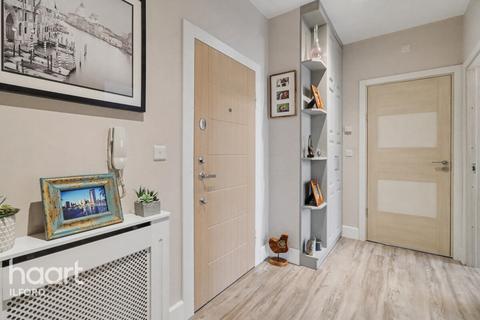 2 bedroom flat for sale, High Road, ILFORD