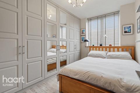 2 bedroom flat for sale, High Road, ILFORD