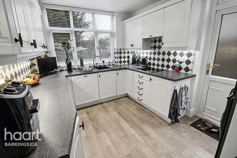 3 bedroom chalet for sale, Sunnymede Drive, Barkingside