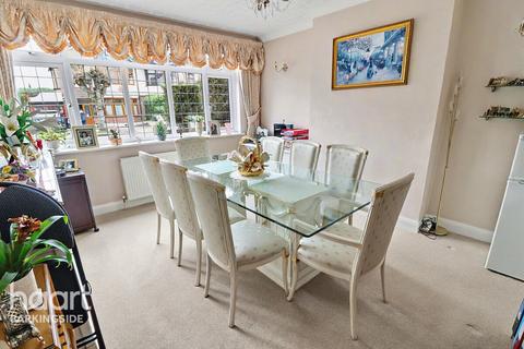 3 bedroom chalet for sale, Sunnymede Drive, Barkingside