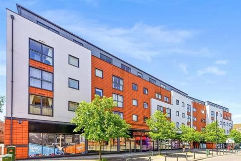 2 bedroom flat to rent, Capital Square