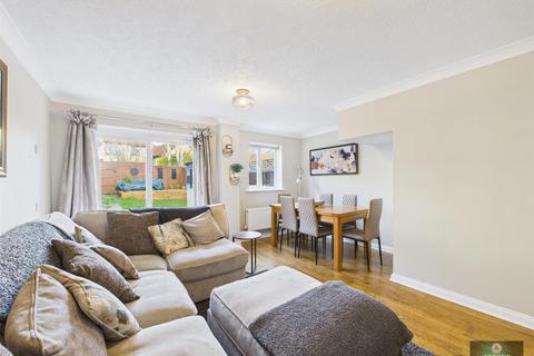 undefined, Alfred Close, Worth RH10