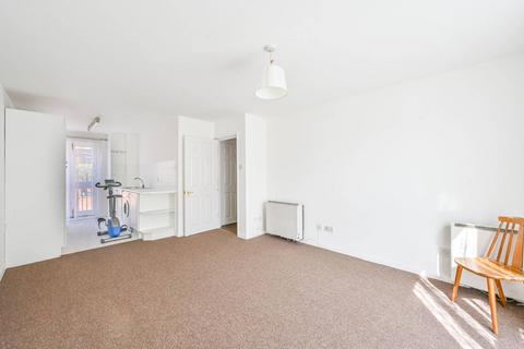 2 bedroom flat to rent, Caravel Close, Canary Wharf, London, E14