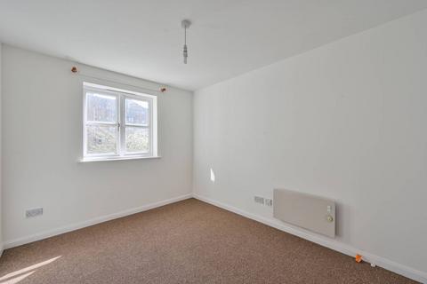 2 bedroom flat to rent, Caravel Close, Canary Wharf, London, E14