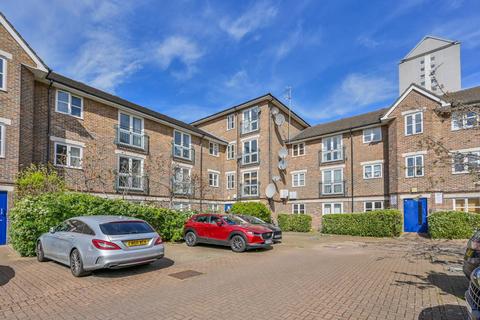 2 bedroom flat to rent, Caravel Close, Canary Wharf, London, E14