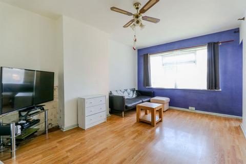 1 bedroom apartment for sale, The Lawns, London E4