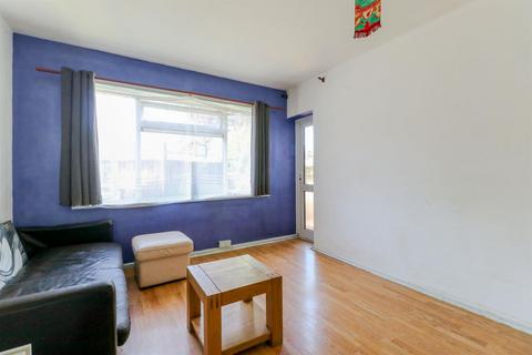 1 bedroom apartment for sale, The Lawns, London E4