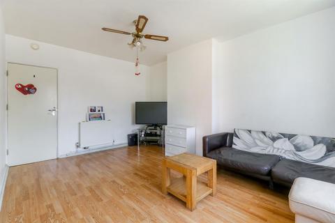 1 bedroom apartment for sale, The Lawns, London E4