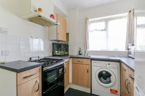 1 bedroom apartment for sale, The Lawns, London E4