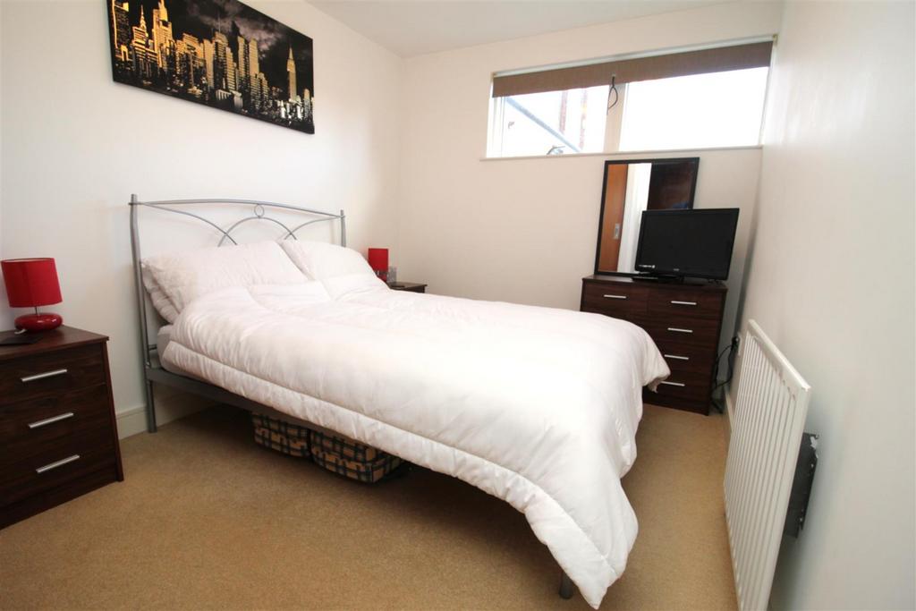 Bedroom 1.JPG