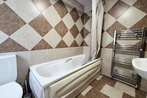 2 bedroom house to rent, Queen Victoria Street, Blackburn, BB2