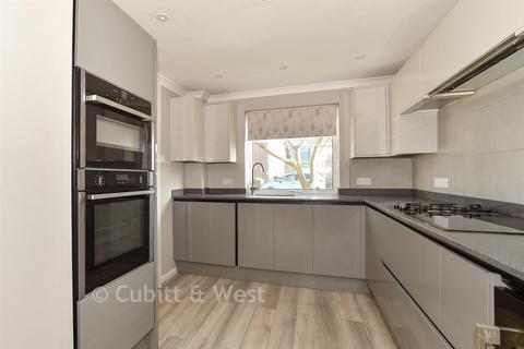 3 bedroom end of terrace house for sale, Chapel Street, Chichester PO19