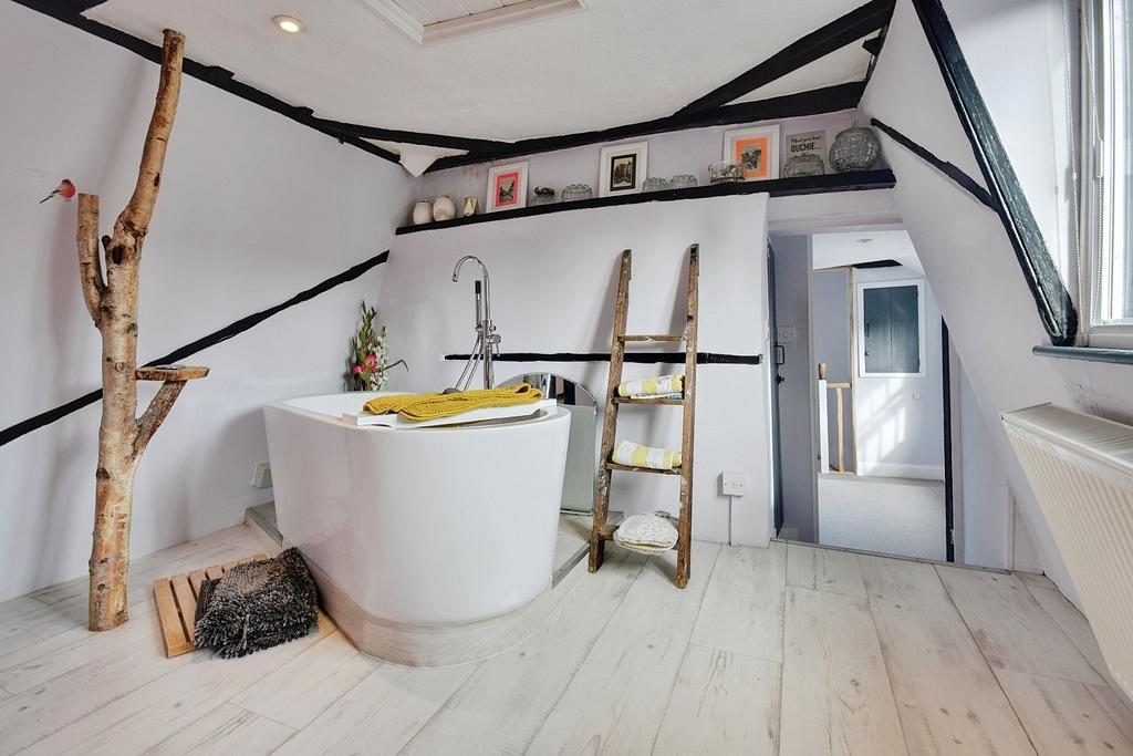 No-11 Bedroom