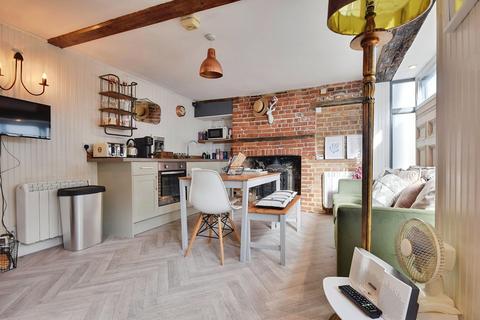4 bedroom semi-detached house for sale, Landgate, East Sussex TN31