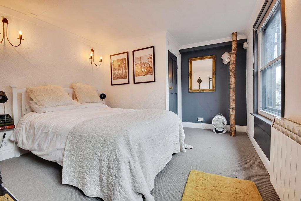 No-10 Bedroom