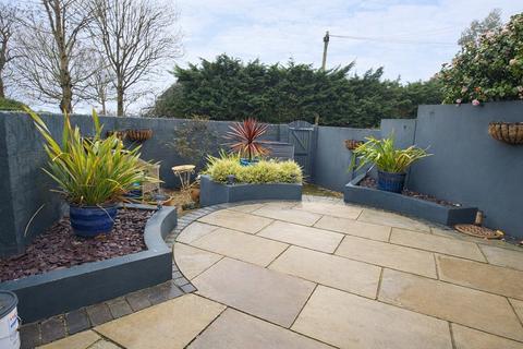 3 bedroom end of terrace house for sale, Maple Close, Barton On Sea, New Milton, Hampshire. BH25 7AR