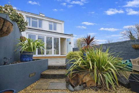 3 bedroom end of terrace house for sale, Maple Close, Barton On Sea, New Milton, Hampshire. BH25 7AR