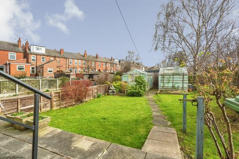 3 bedroom semi-detached house for sale, Tew Street, Wakefield
