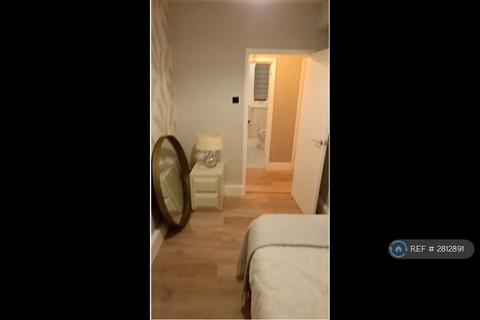 2 bedroom flat to rent, Grasmere, London, NW1