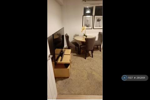 2 bedroom flat to rent, Grasmere, London, NW1