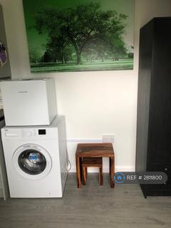 Studio to rent, Highgrove Way, Middlesex, HA4