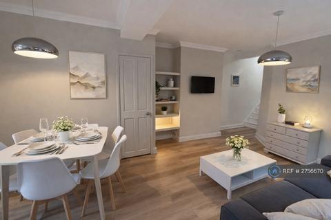 2 bedroom maisonette to rent, Samos Road, London, SE20