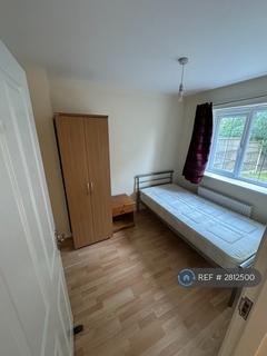 3 bedroom semi-detached house to rent, Galingale View, Newcastle-Under-Lyme, ST5