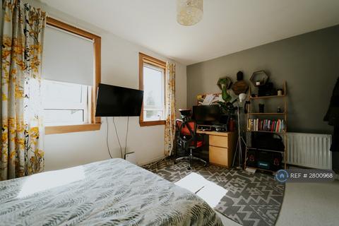 2 bedroom flat to rent, Loganlea Avenue, Edinburgh, EH7