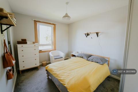 2 bedroom flat to rent, Loganlea Avenue, Edinburgh, EH7