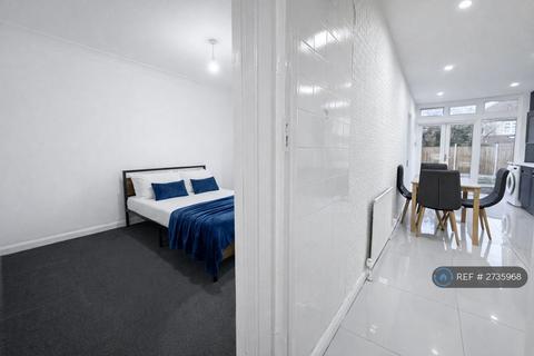 3 bedroom flat to rent, Fleetwood Road, London, NW10